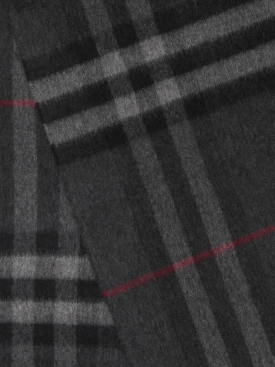 ברברי צעיף משבצות צבע שחור Classic Cashmere scarf