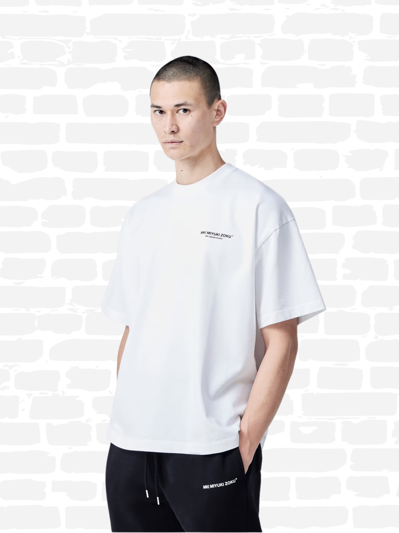 אמקיי איי טי שירט צבע לבן DESIGN STUDIO