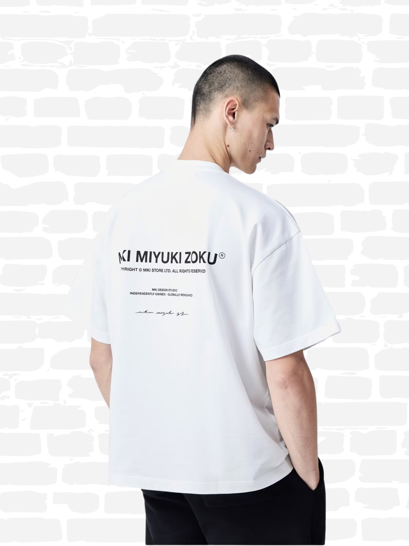 אמקיי איי טי שירט צבע לבן DESIGN STUDIO