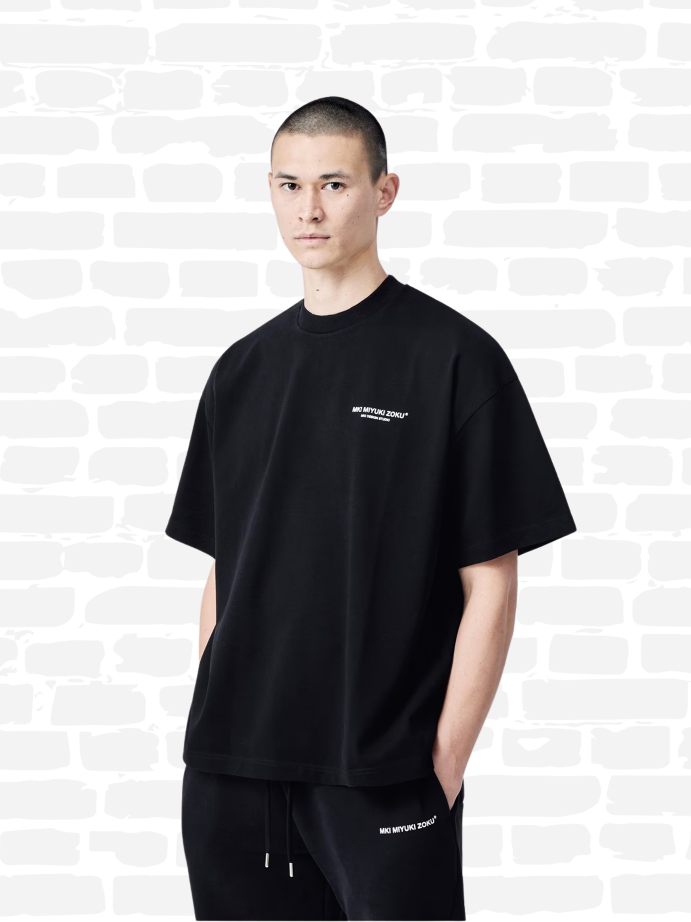 אמקיי איי טי שירט צבע שחור DESIGN STUDIO