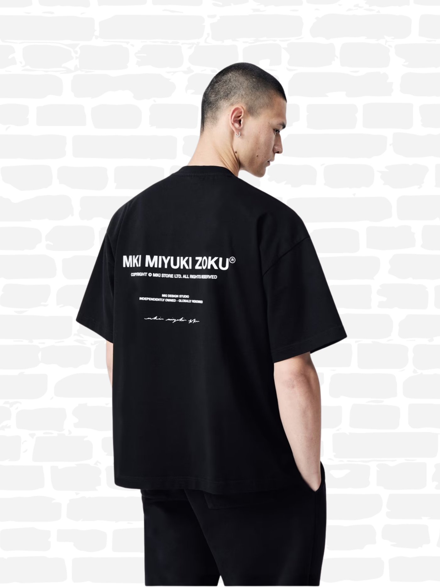 אמקיי איי טי שירט צבע שחור DESIGN STUDIO