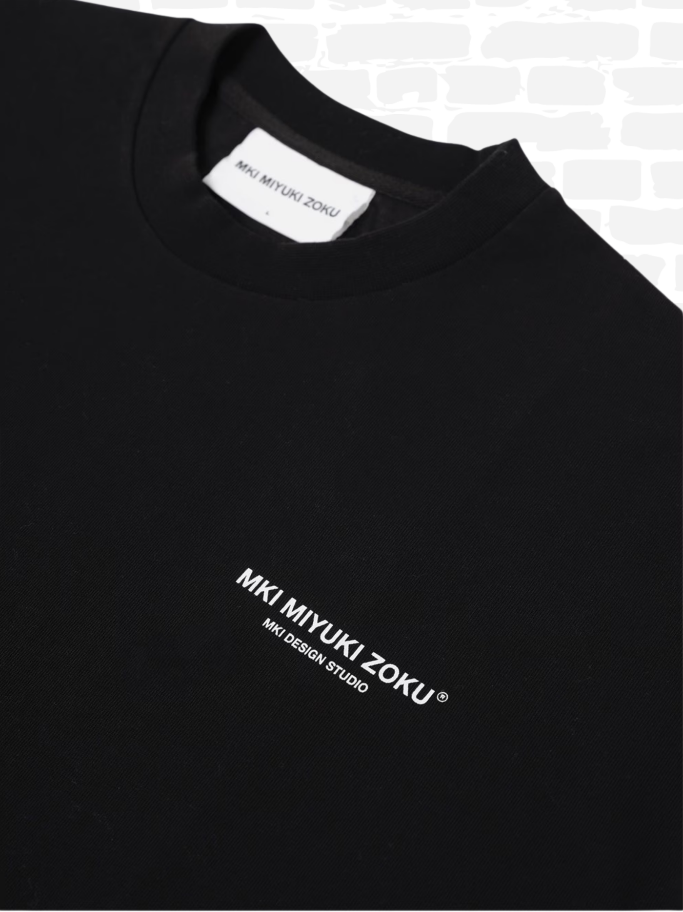 אמקיי איי טי שירט צבע שחור DESIGN STUDIO