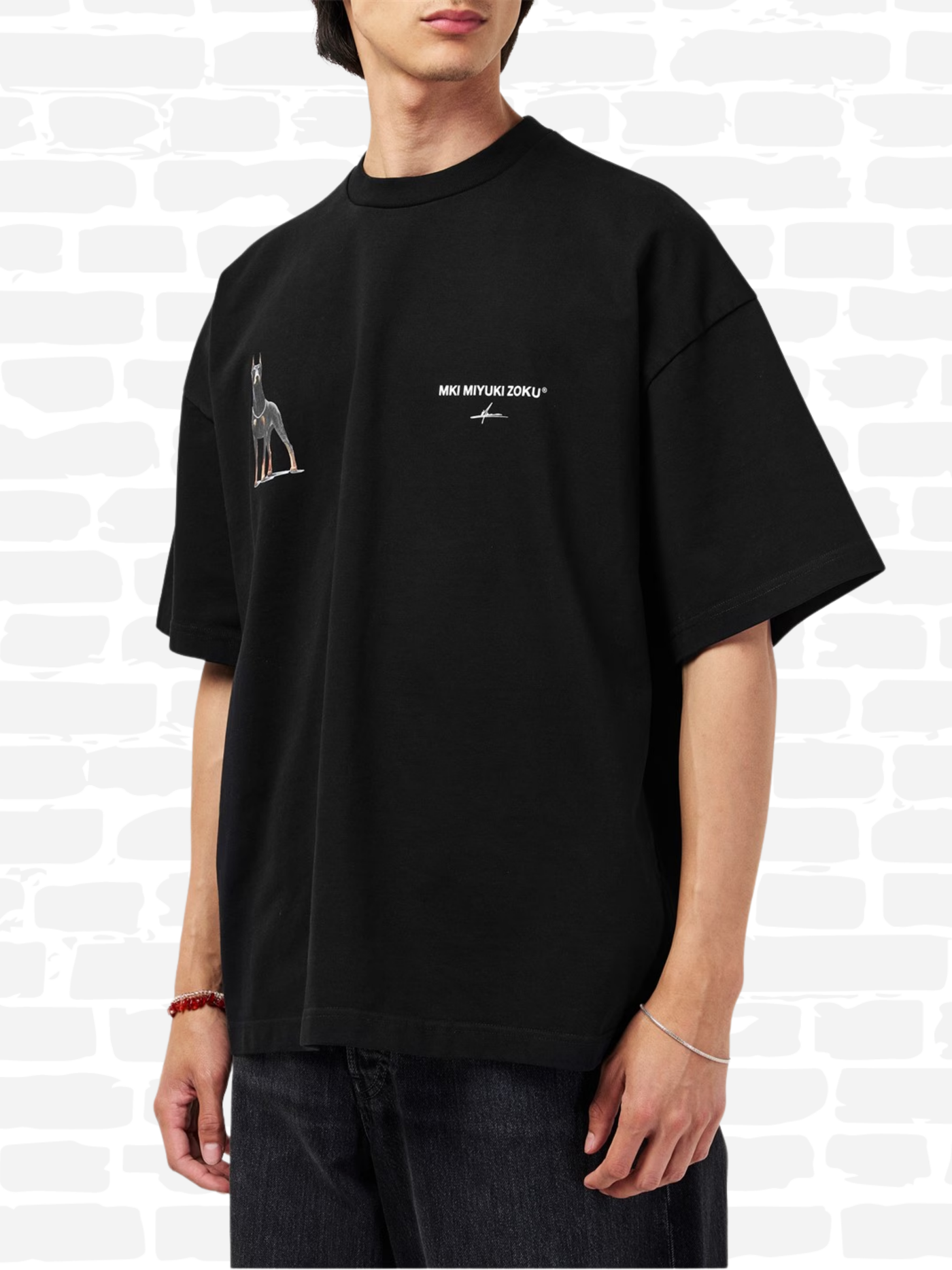 אמקיי איי טי שירט צבע שחור RUBI DOBIE