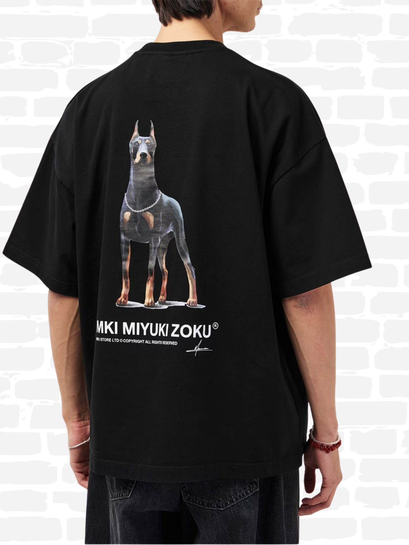 אמקיי איי טי שירט צבע שחור RUBI DOBIE