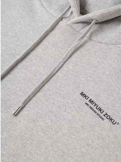 אמקיי איי סווטשירט קפוצ'ון צבע אפור DESIGN STUDIO