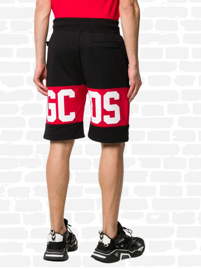 GCDS מכנסיים צבע שחור logo shorts